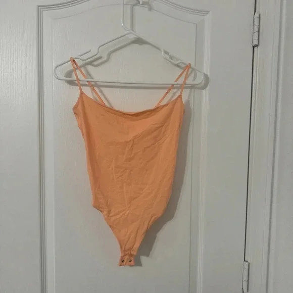 SKIMS Fits Everyone Cami Bodysuit in Faded Nectar M - Picture 6 of 7